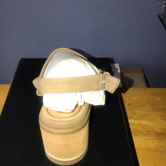 Shoe - Picture 2 of 5